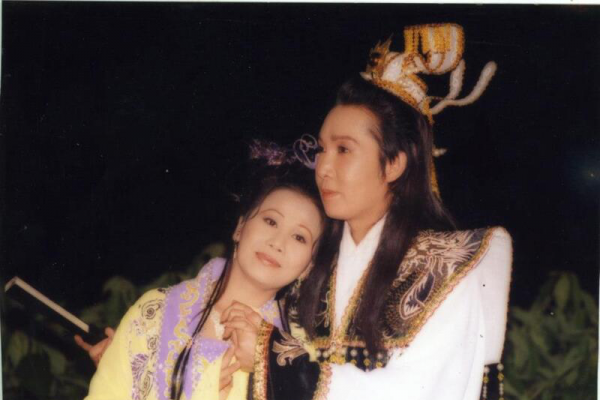 Song Linh – Tơ giăng ngang trời