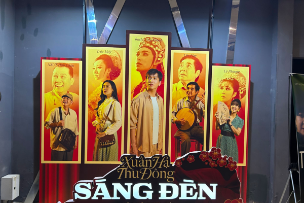 Sáng đèn dời ngày công diễn